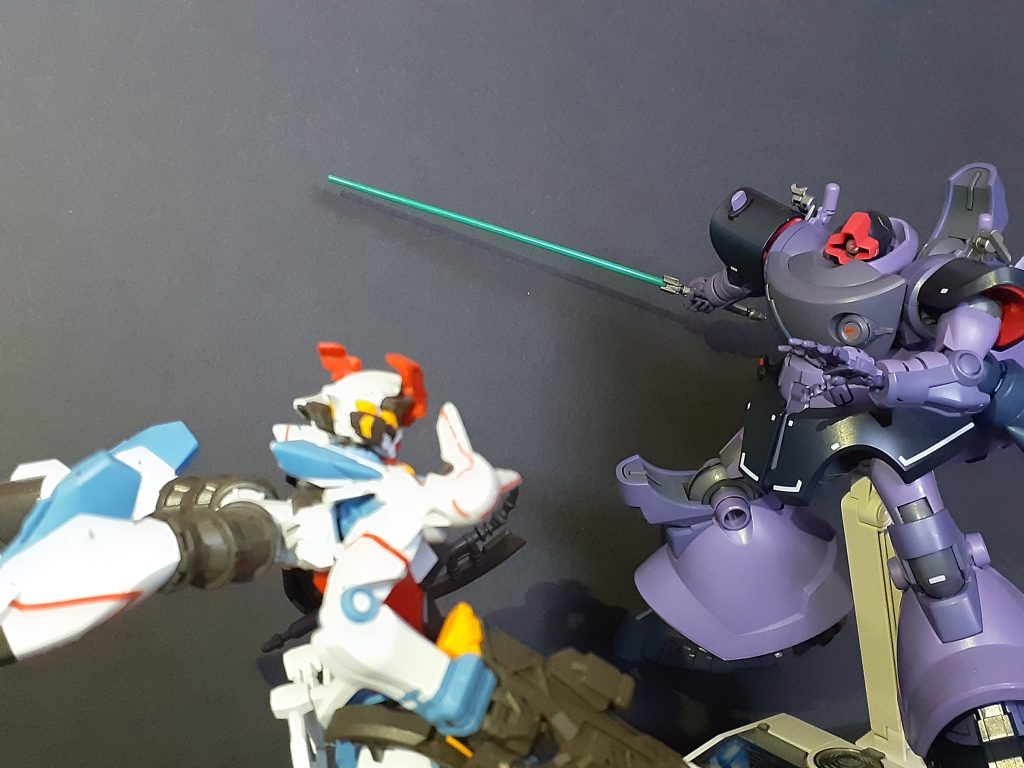 さすがにドム2体は持ってないし赤いガンダムまだ作ってない