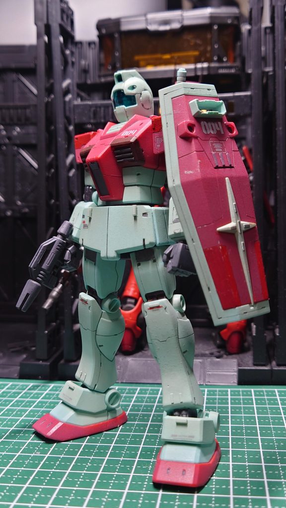 いつものごとく、ガンダムマーカーで全塗装です。スジボリやディテールアップ頑張りました。