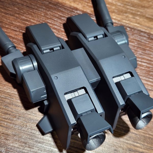 ゼータプラスの乾燥待ちの間に、思いつきで並べたくなった機体を触り始めました。連邦系機体は経験不足なので、何事も勉強と思い、どんどんチャレンジしてみようと思います。ジオン系機体とは違った面構成ですので、凄く新鮮で楽しいです。