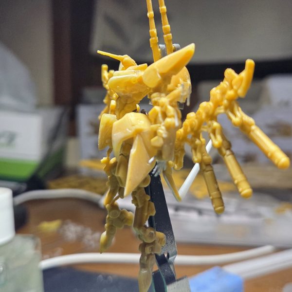 ざっくりと全体が決まってきたので、頭の角度、大きさの検討です。一番メンドイかな?シンメも、メンドイし…パテメインの嫌な所ですねぇ…複製すればいいんですけど。ジャムルフィンの作り方の方が、楽でした……（1枚目）