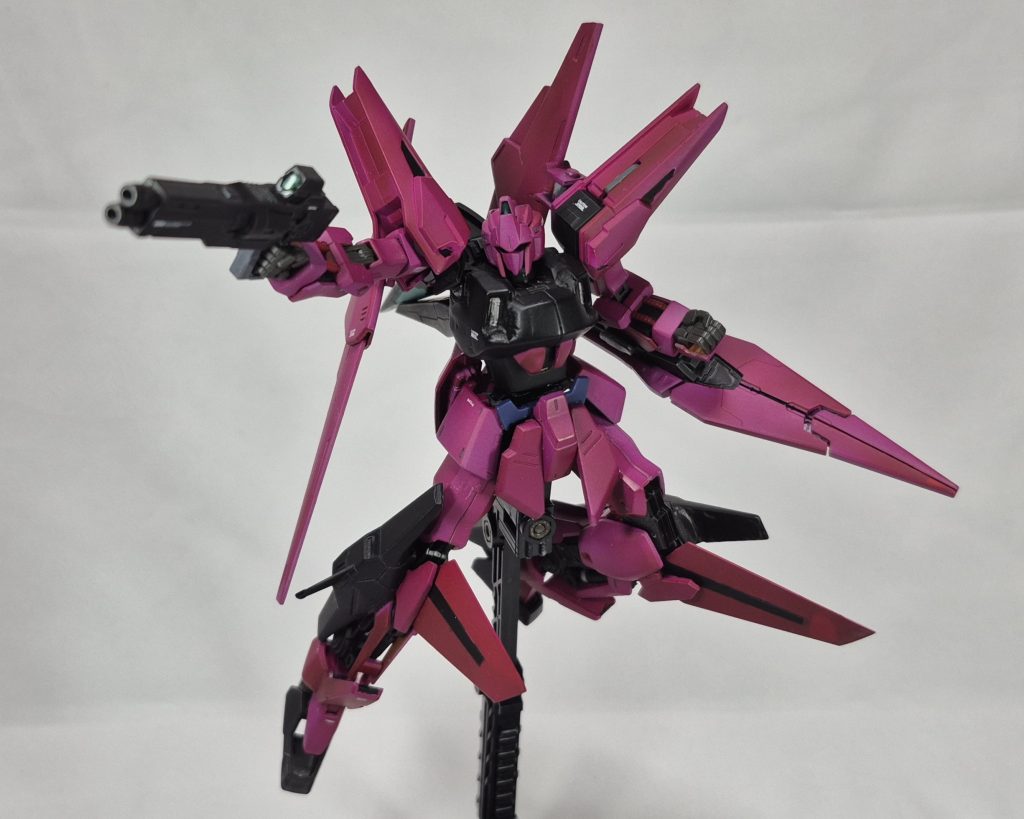 武装②：GNビームサブマシンガンキュリオスに付属の武装です。手パーツは百式の物で幅が合わないので、少し持ち手を削りました。