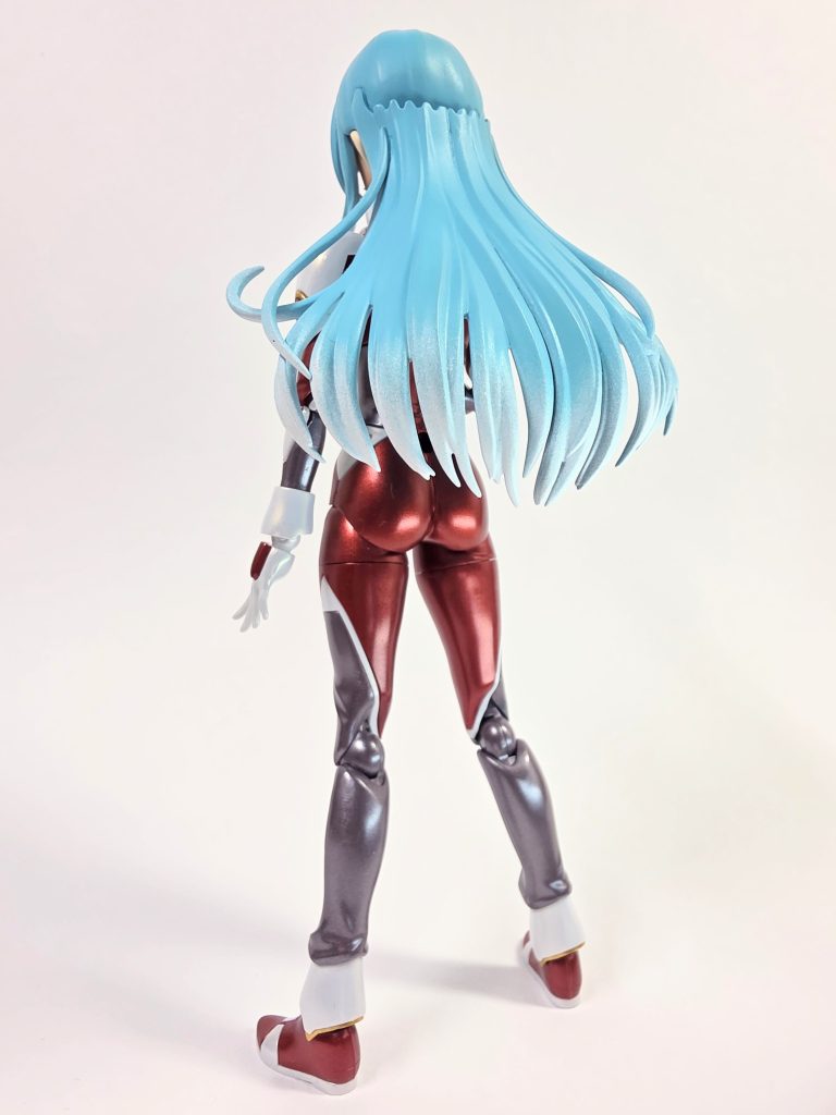 背面。スーツに使用した塗料は赤=ガイアノーツのプレミアムメタリックレッド白=パールシルバーの上からクリアーホワイトグレー=ガイアノーツのフレームメタリック2にあずき色を少々加えてそんな感じで全体的にメタリックに仕上げてみました。