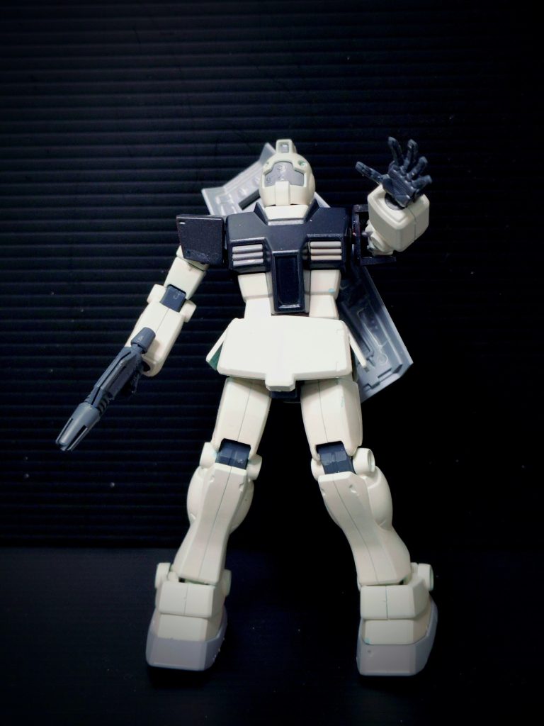 ジムはちょっと情けないポーズも様になる（？）のがよし