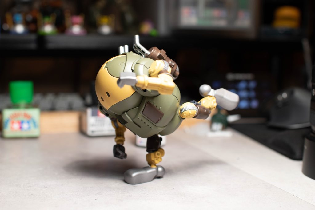 可動もすごいしポーズもとれるし飾りがいのあるキットです。