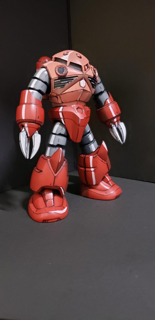 前回のシャアザク同様コントラスト強めなハイライトと影色です。シャア専用カラーが売ってたので水性カラーの筆塗りです。しかし見返したら赤い機体ばかり投稿してますね。。