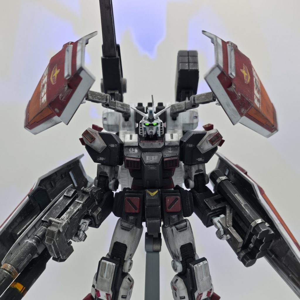 デュアルアイはブラックライトで一応光ります。