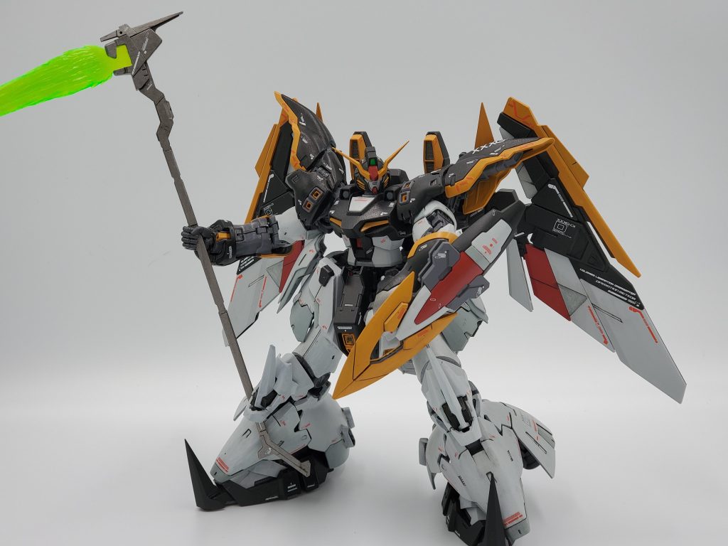 EW機体３体目。同じシリーズのガンダム同士ということで、似ているパーツが多く、マンネリしていたので今回はミキシングしました。半分以上RGサザビーです😆