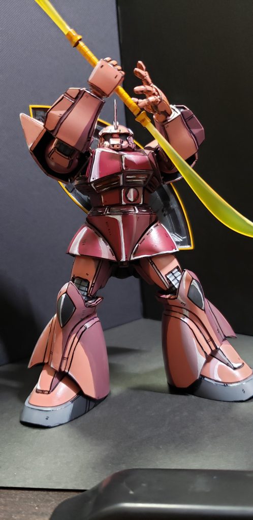 キットのままだと男前すぎてしゅっとしてるので劇中のようにチョイダサな感じに顔を整形しました。モノアイ周りの切り欠きを大きくして豚っぱな感が出るうにしてます。