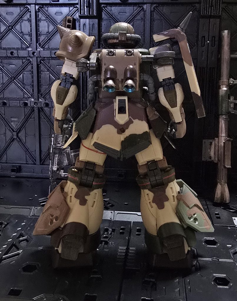 バックサイド。暗くて色が分かりづらいですね。バーニア内の青竹色が光ってますね✨