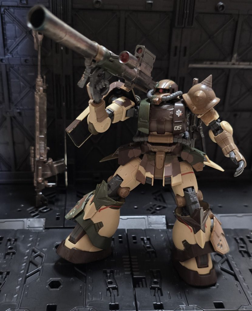 バズーカも。やはり、サザンクロス隊の高機動ザクはカッコイイ(zaku-kao6)もう1個ダナン機売ってたけど、今回買ったのより、千円も高いのは何故?箱も潰れてなかったし...欲しいけど、同じものが千円も高かったら買いたくないですもんね(zaku-kao9)