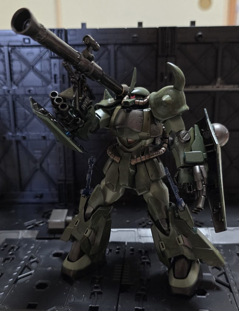 近接武器だけではありません。ちゃんと遠距離攻撃もできますよ!だって「ザフ」ですから(zaku-kao2)バズーカ(しかもGQuuuuuuX版)だって持ってます(zaku-kao6)