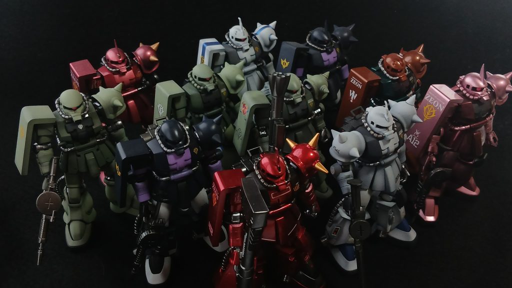 扉で使った写真になります。大急ぎで用意したので今回紹介できなかった物もあり残念ですが、ザク好きなサカ助は結構色々作ってましたね。ちなみに今回紹介している06系は基本工作が皆一緒でして、①胸部幅増し②シールドの大型化(06Rなど一部除く)③ショルダーアーマーや袴の裾を薄く削り込み(これも一部を除く)④06F・06FS・06SはバックパックをFGシリーズから移植このスタイルはサカ助の現段階での基本となる物でして、幼少の頃憧れたMSVのイラストやザク好きを再認識した08小隊等を最初に見た時のイメージが脳内で融合美化された物になります。簡単に言えばサカ助基準ザクとでも言いましょうか・・・現状はこれが基準となりますが、もし基準が変わったら・・・面倒な事になりそうですね。キットも手に入りにくいですしね。あとは今製作中の物を早い所完成させたいですね。最後までお付き合いいただき有難うございました。