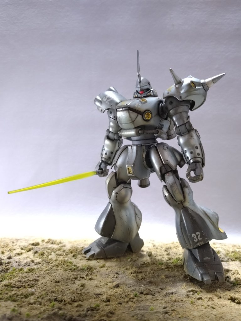 GXアイスシルバー単色だと青みが強くなってしまったためシルバー多めで混色して塗装し直しました。足回りなダークアイアンで塗装。足首はシルバーを混色して塗りましたが色の差が出なかったため半艶と艶消しで差をつけましたが画像では分かり辛いです。