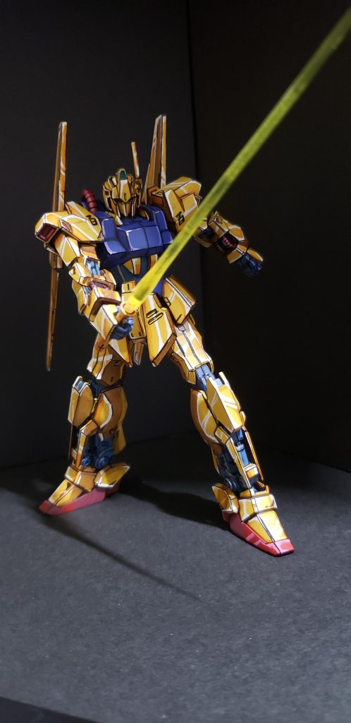 一年戦争の機体と違って全身の線が多くてたいへんでしたが直線が多くて線のよれは少なくてすみました。