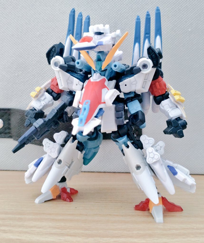 足指のみガンダムアーティファクトのナイチンゲールのパーツを使っていますが、それ以外はモビルスーツアンサンブルのパーツのみで作りました。