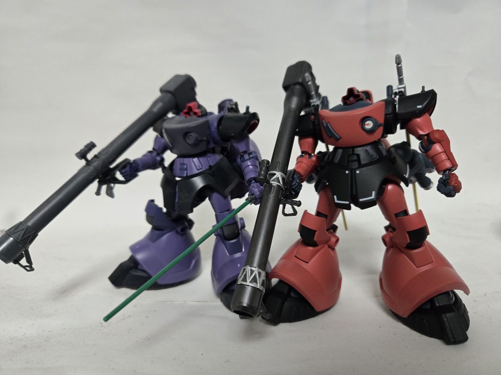 ガイア機と比較。色を変えるだけでこんなに印象って変わるもんなんですね。(gandam-hand1)