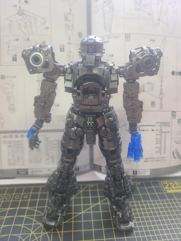 左手は当初左右非対称にしようと思ったけど初期型腕にして対称にした。