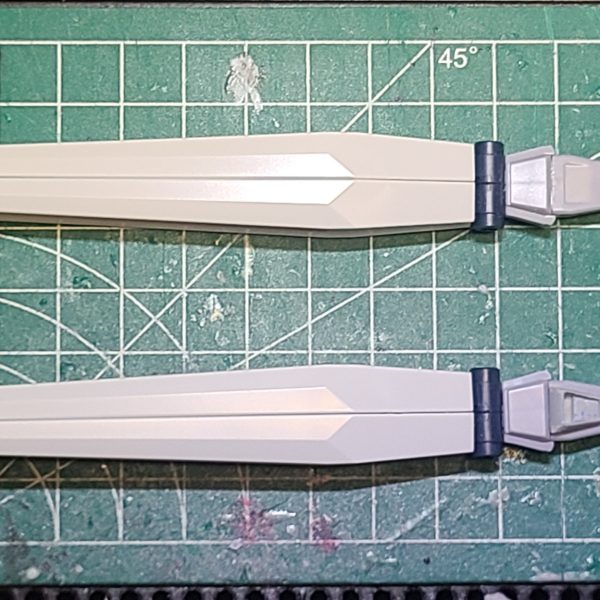 インコムの改修はバーニアノズルの追加のみです。設定画は凸形状、キットは凹形状だったのでプラ板でそれっぽく作りました。(;´д｀)ほんと苦手な作業。。。これにて改修作業は終わりですー！さて次は何を調理しますか。。。(;´д｀)完成させんのかーい！？（4枚目）