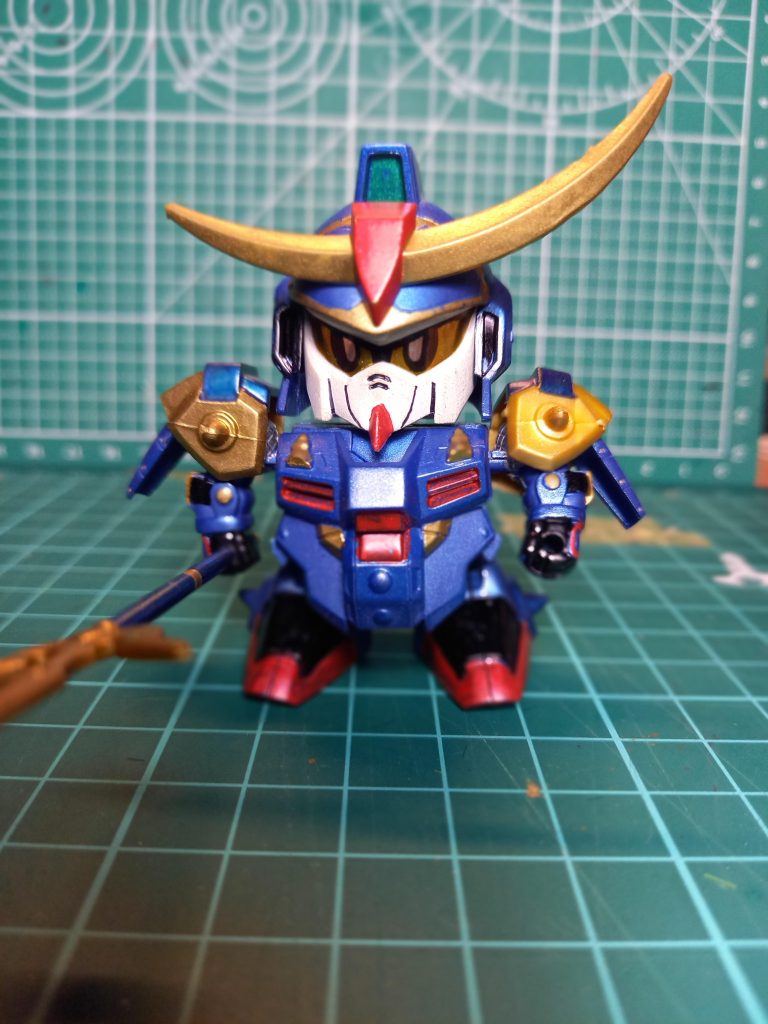 鎧を付け替えれるというのが子供の時に凄くカッコ良く思ったのを覚えています。塗装はガンダムマーカーでしているので拙いところも多々あります(zaku-kao4)