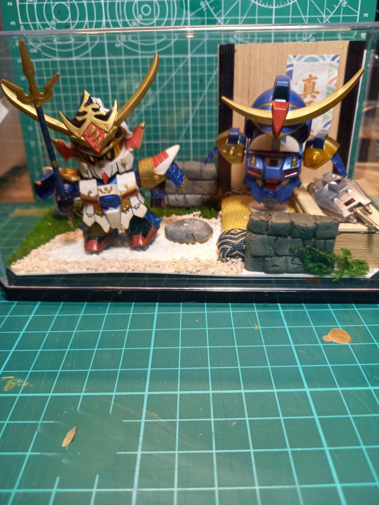 重ねて飾れるケースをダイソーで購入したのでどんどん伝説の大将軍編を作成して飾ろうと思います(gundam-kao2)いろいろポーズをとらせて楽しんでしまうのも醍醐味ですね苦笑