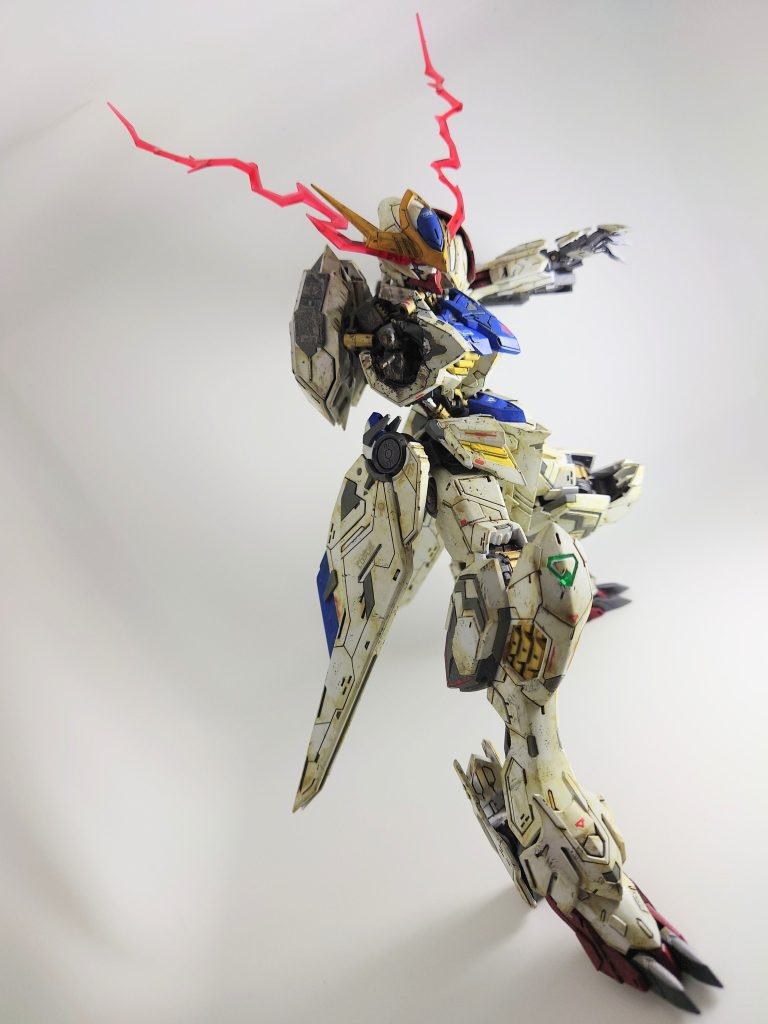 そして、拡張用パーツが到着し結果ダメージver.のバルバトスで固定する事に決定(笑)。やっぱりハシュマル戦のバルバトスルプスの印象が今でも忘れられず、今回はこちらのバルバトスに決めました😄。