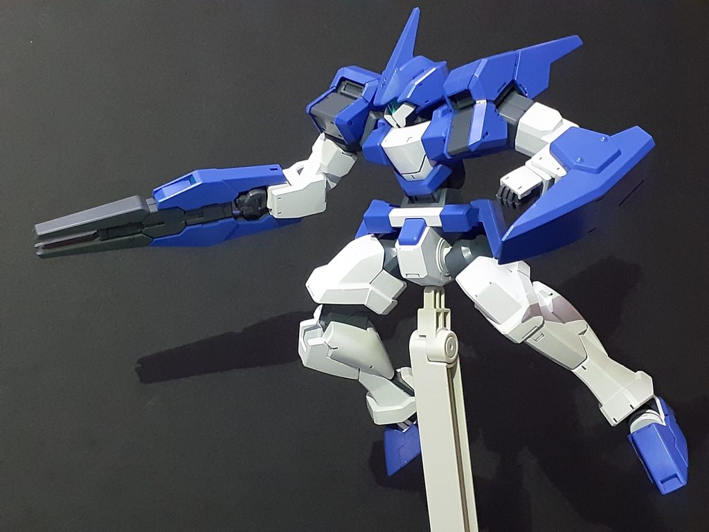 武装はクランシェに似た形状のライフルに