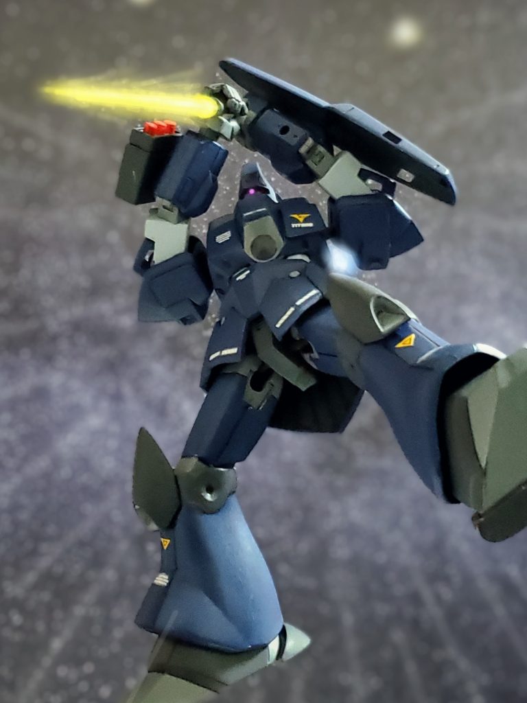 そして必死で前方を見据えるメイベルの眼前に、ビームサーベルを逆手に持ち迫るガルバルディβの姿がモニターに映し出される❗『メイベル、もらったぜぇー‼️』