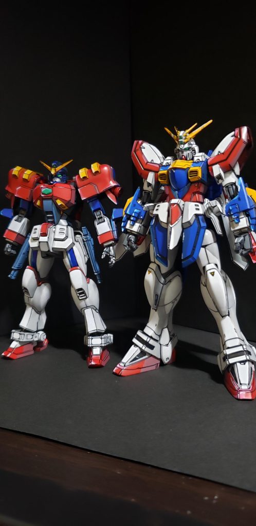 シャッフルが揃ったらどうみえるのか楽しみですね。ゴットガンダムは股間軸を上下逆にする定番工作をしてるので、足は長くなりました。マックスターより大きくみえるのはその為です。