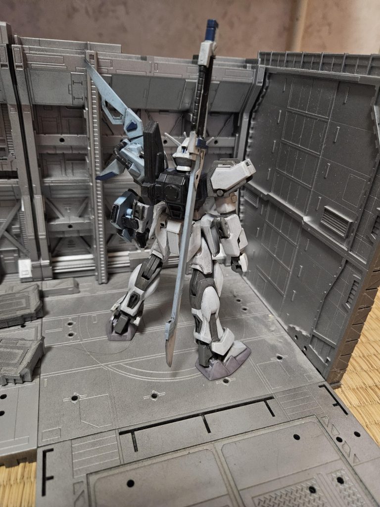 背中何気にソードストライクの背中って好きなんだよな