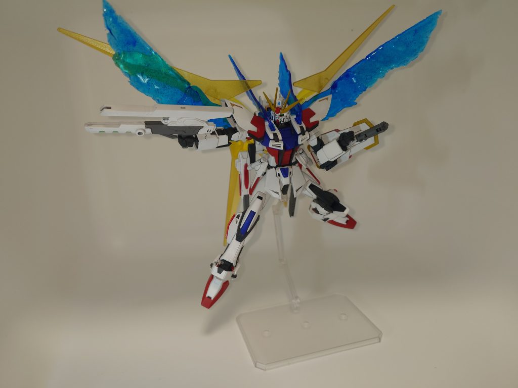 最後はSEED撃ちです。今回はスタービルドストライクを作っていきましたが最初は蛍光クリアーを使ってRGシステムも再現しようと思いましたが欲張りすぎるとうまくいかないと思ったので片方に絞りました。RGシステムバージョンはビルドブースターを一個欲しいのでビルドストライクフルパッケージを買おうと思ってますのでその時にでも作ろうかなと思ってます。(パワーゲートのセットで作れるみたいなので) ご覧いただきありがとうございました。