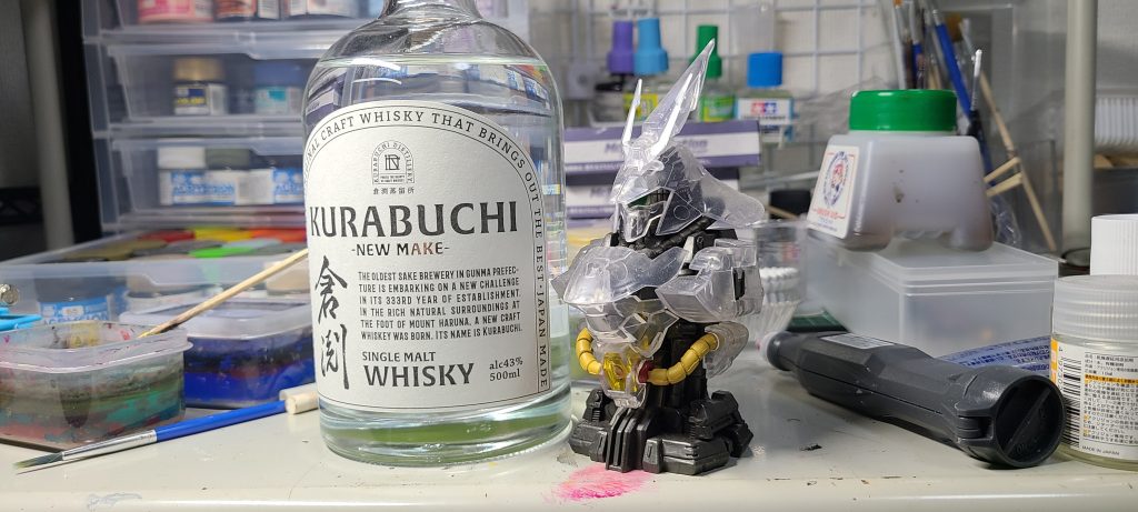 作品名：<p>実家のお義父さんがよく送ってくれる癖が強く好き嫌いの分かれるウイスキーを常温で飲みながらなんか合いそうなサザビーを作業机に並べてるだけです。。。 実際はガンプラ作らずカーモデルと工場の写真集見ながらニヤニヤしてるだけです [&hellip;]</p>
