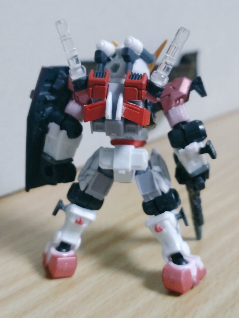 赤いガンダム–5枚目/制作者：クロすけ