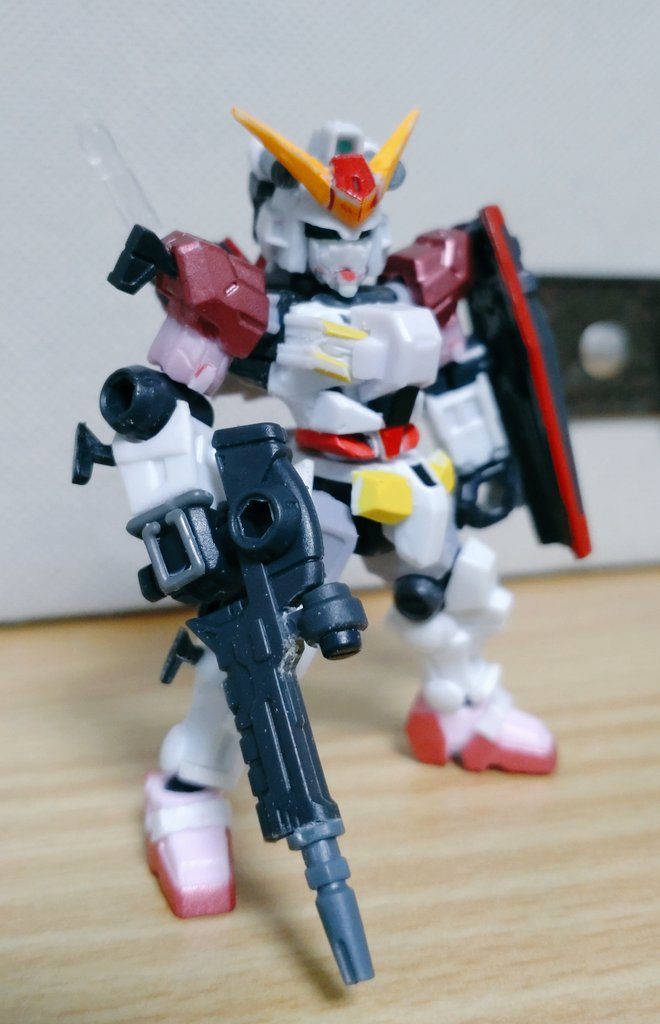 赤いガンダム–4枚目/制作者：クロすけ