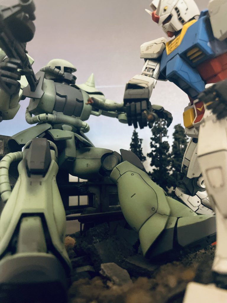 、、引きちぎるあのシーンをイメージしています。動力パイプにリューターで穴をあけ0.5mm真鍮線を複数本詰め込んでパイプの