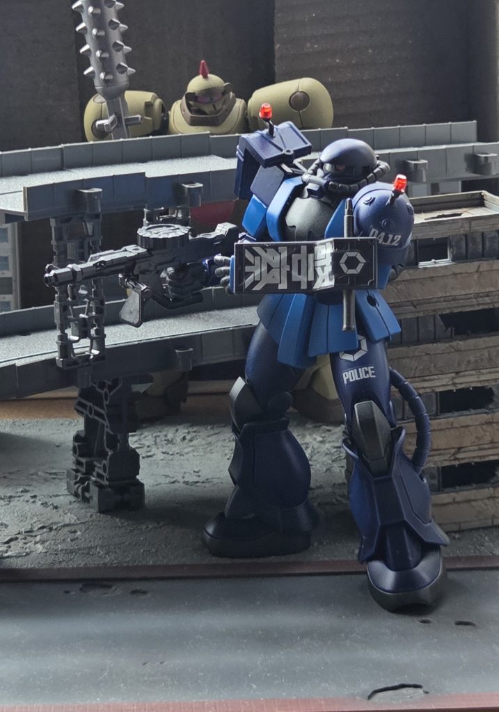 今回ザクの作成と並行して撮影ブースの作成をしてました。今までは情景模型｢ランバ・ラル特攻｣のベースを使っていましたが、複数体の撮影には狭かったからです。