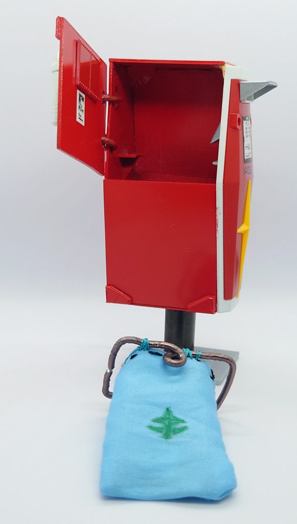 回収袋です。こちらもかなり不格好ですが、イチから縫い上げました。この作品で小袋を縫う作業が一番時間かかりました。