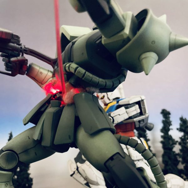 ガンダム大地に立つ！ ～機動戦士ガンダム 第1話より～