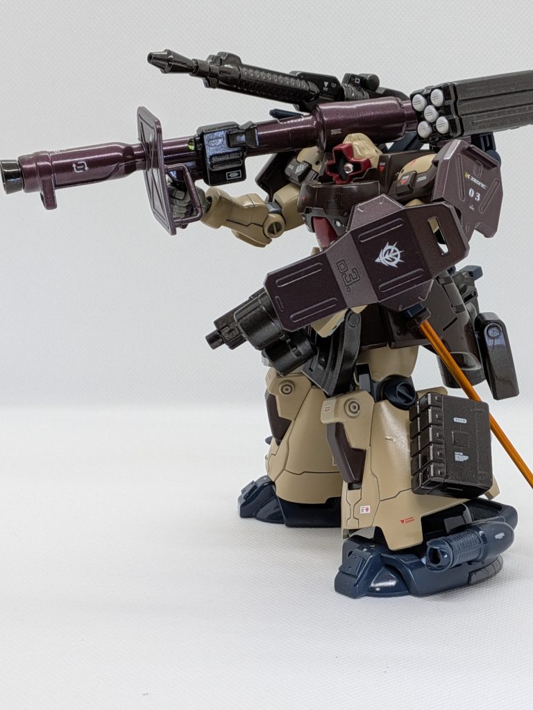 ヨーザ「おいおい、あれは対艦ミサイルか？」ミラ「そだよぉっ！５発しかないけど、威力は抜群だよ〜。試射ではデブリのマゼラン級木っ端微塵だった（笑）」ヨーザ「う〜ん、こんなんで接近戦はできるんか？」