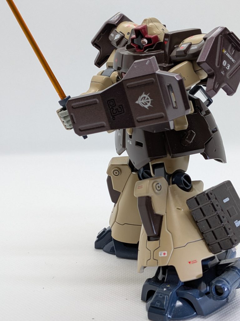 ミラ「撃ち終わった装備はパージだよ！重りしかなんないからね☆どこかの天然パーマのパイロットは撃ち終わったバズーカを囮にしてたらしいしねぇ～。軽くなって機動性もバッチリ☆」ヨーザ「まぁ、客からのリクエストどおりだしな、これで納品するか。」ミラ「んじゃ、ちゃちゃっと受け渡ししてくるねっ！コン・ペイトウまだ食べちゃだめだよ！」ヨーザ「おう、気ーつけてな。」半年後、ある砂漠の戦場で突撃火薬庫と呼ばれたとかいないとか。