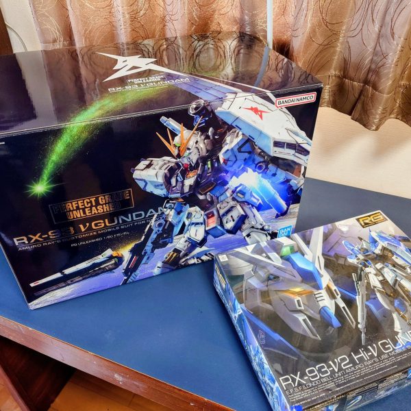 遂に到着。さすがにデカい(ﾟ∀ﾟ)中身は、MGサイズの内部フレーム・外装・フィンファンネル毎にが３箱！とてつもないボリュームで、時間と気合いが要りそうなので、まとまった時間が取れるまで保管します。&nbsp;（2枚目）