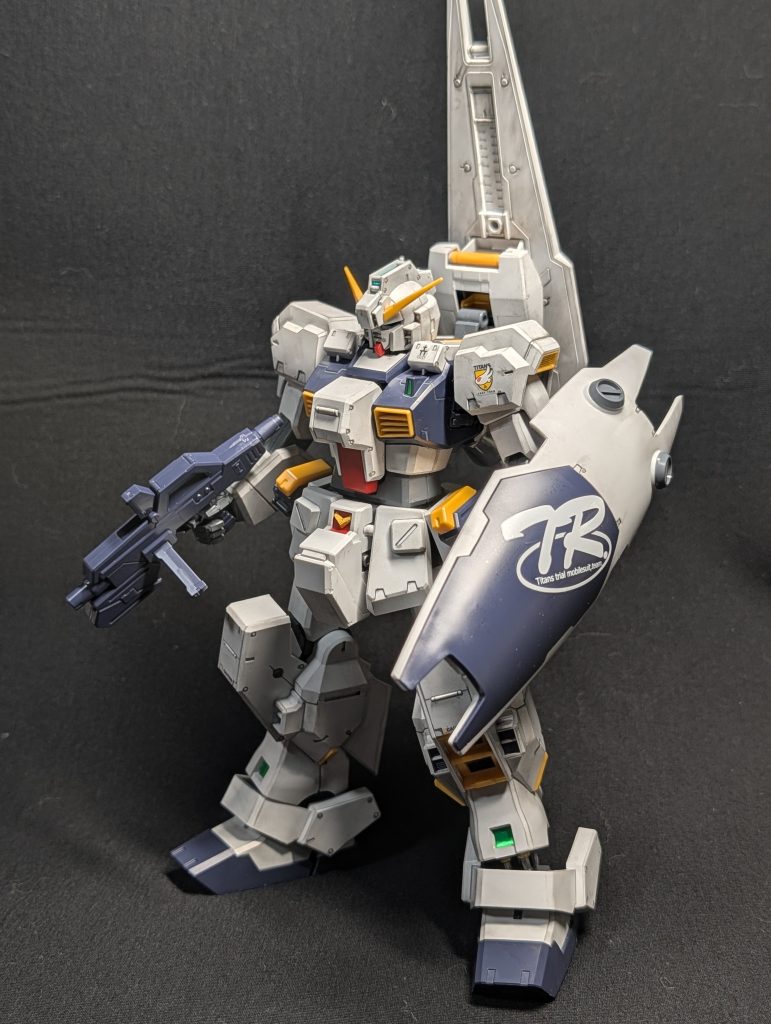 ガンダムって言ってもジム・クゥエルベースの実験機です。
