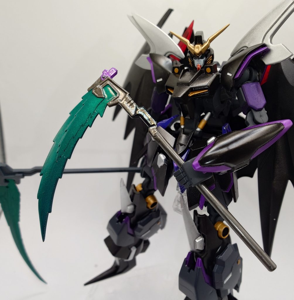 サブ武器：ビームシックル　　ビームシザースが振りにくい近距離や閉所にて使用。