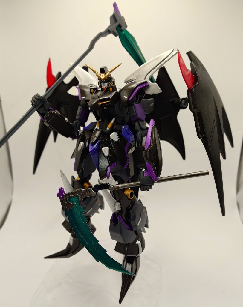 『ガンダムデスサイズヘル レヴェナント』でした。友人から1/144デスサイズヘル(EW)(クリア版)を譲り受け、関節とかをどうにかしたいと改造した結果、こんな感じになりました（笑）　　最後までご覧いただき、ありがとうございました。