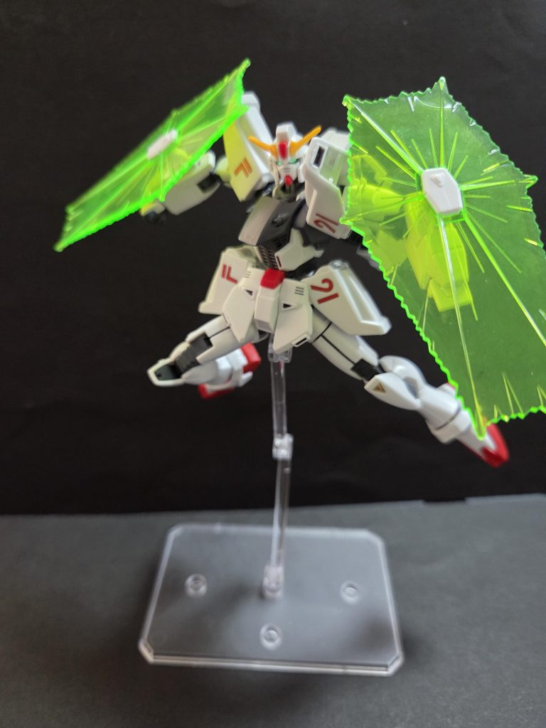 そしてF91では1つだったビームシールドを2つ装備!かっちょいい。