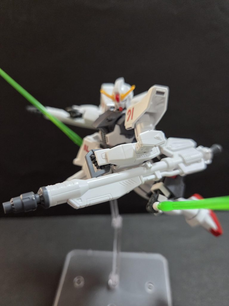 隠し腕にビームサーベルを持たせて。