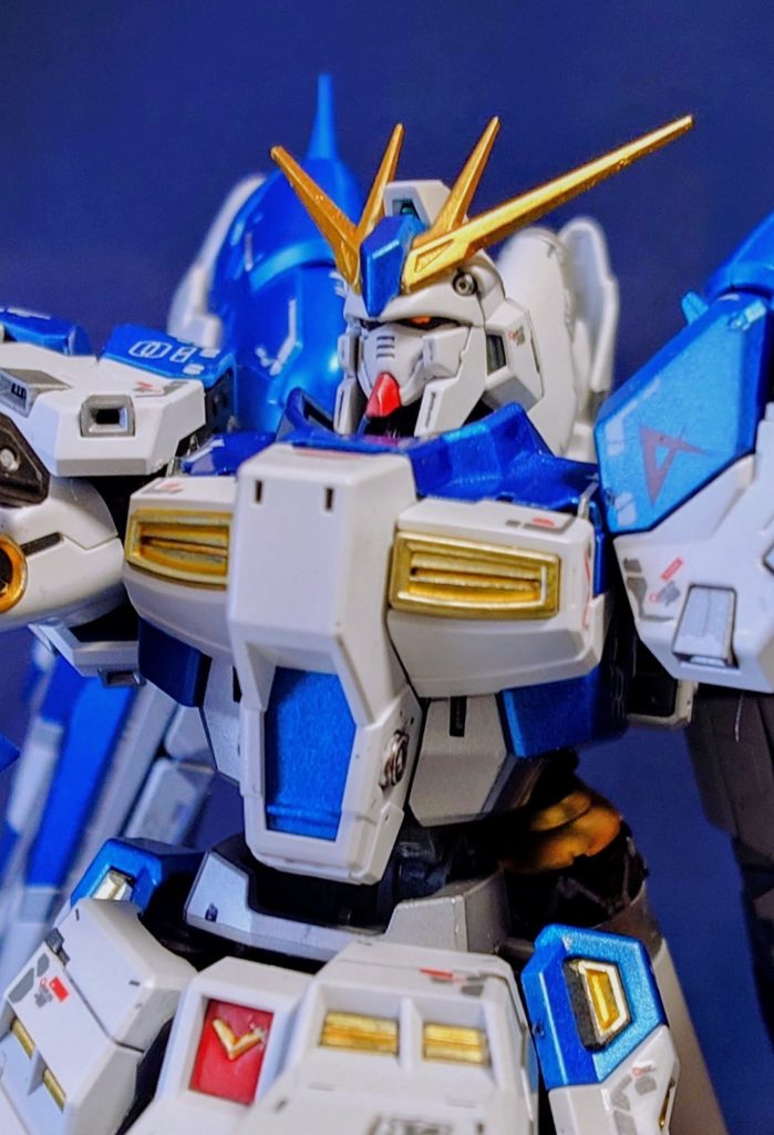 顔と腰のVマーク付近は、νガンダムカラーにしてみました。ガンダムらしくなったかな？&nbsp;