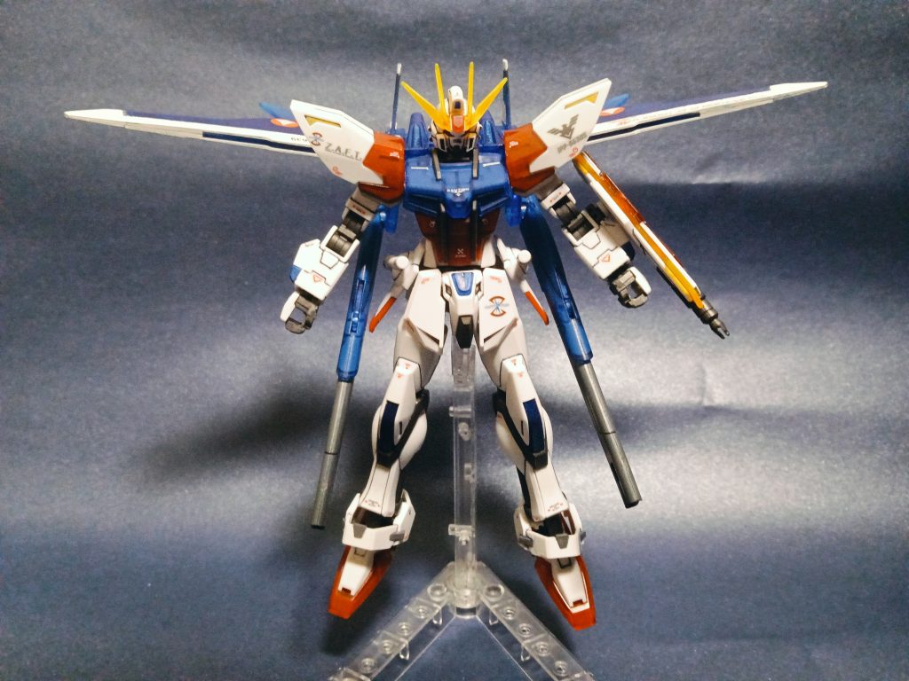 クリアパーツの裏から原色を塗り、上から艶消しを掛けてみました。クリアパーツに艶消しするだけとは全然違う仕上がりで満足です。