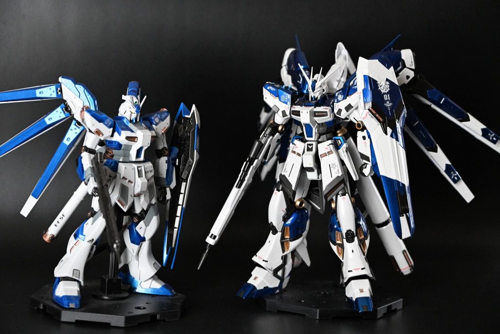 HGのHi-νと&nbsp;同じ1/144なのにこんなに大きさが違う😇