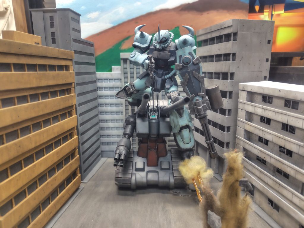 背景はアクリルガッシュで手書き、プレバト!!で言ったら才能なしですね。爆炎等は綿、綿をエアブラシで塗装した感じです。