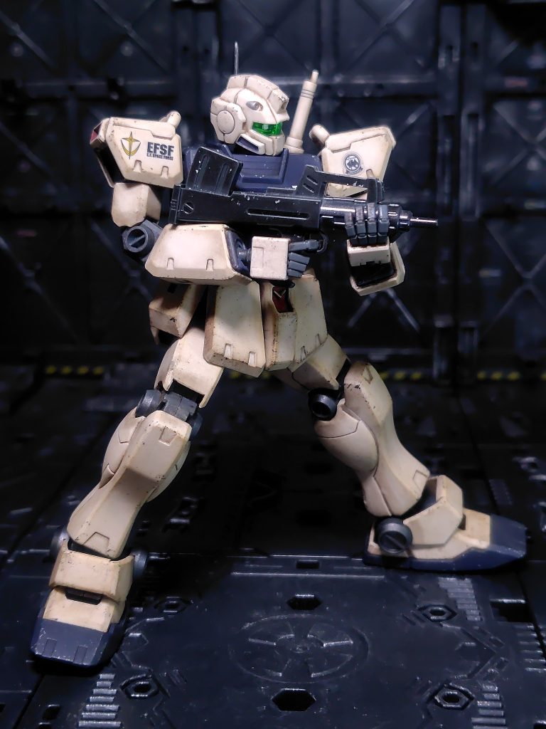 左の平手は手首に可動部があるタイプで表情付けしやすいです。